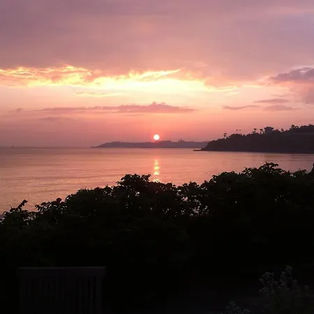 Beautiful Villa On Granville Beach Apartman *