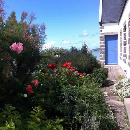 Apartman Beautiful Villa On Granville Beach Granville