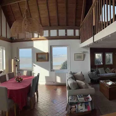 Beautiful Villa On Granville Beach * Гранвиль