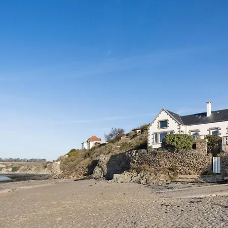 Beautiful Villa On Granville Beach Апартаменты