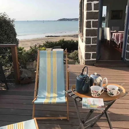Apartman Beautiful Villa On Granville Beach Granville